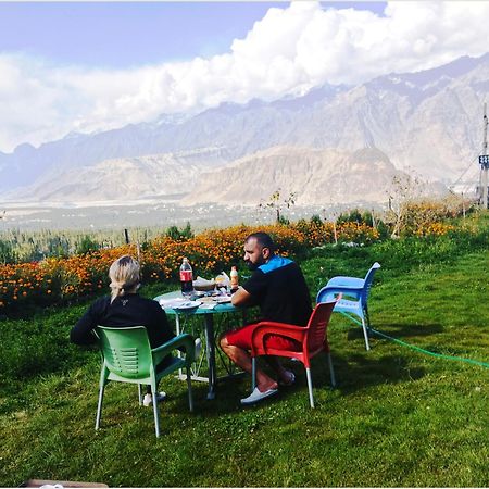 Hotel Mountain Lodge Skardu Exteriör bild