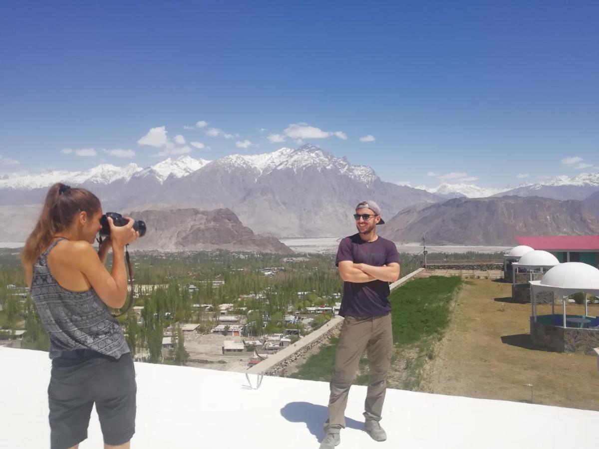 Hotel Mountain Lodge Skardu Exteriör bild