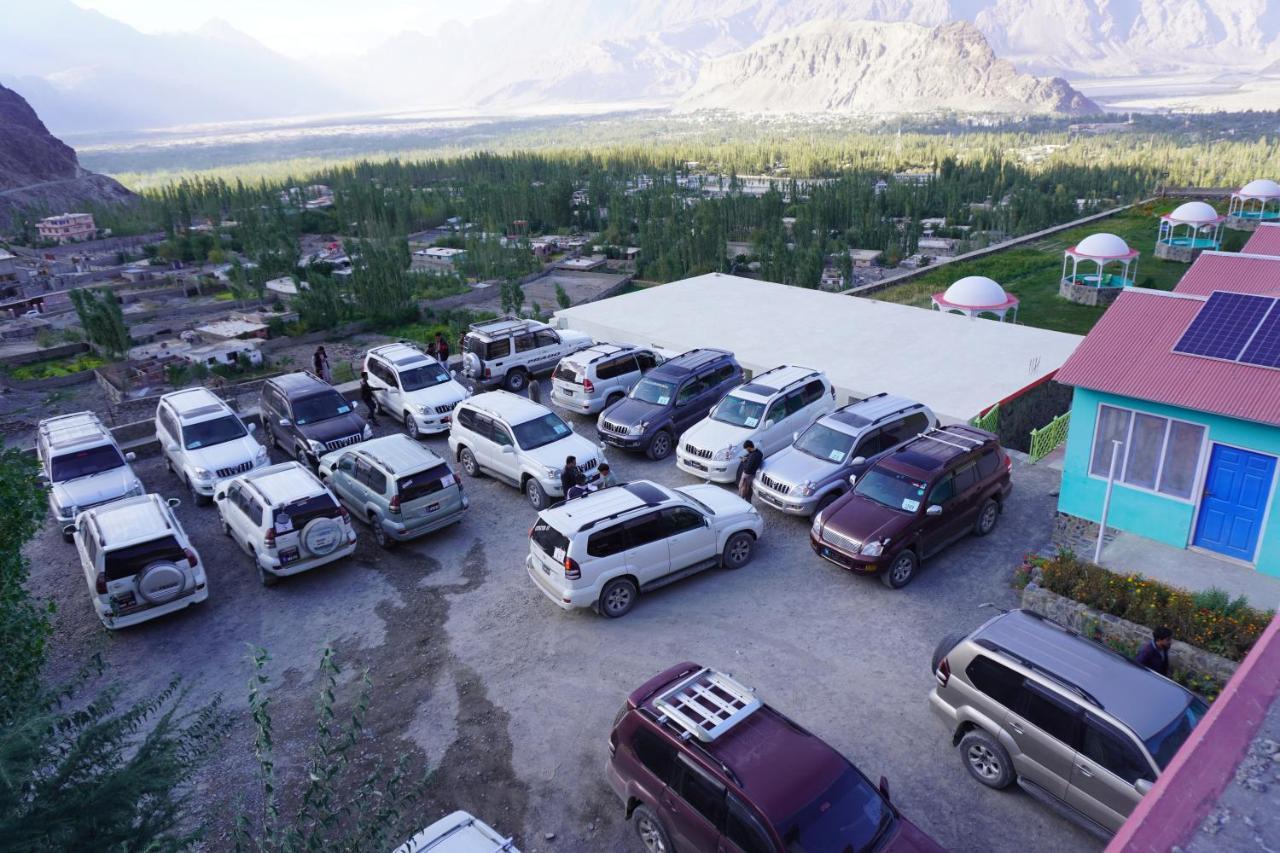 Hotel Mountain Lodge Skardu Exteriör bild