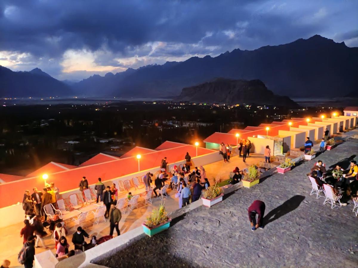 Hotel Mountain Lodge Skardu Exteriör bild