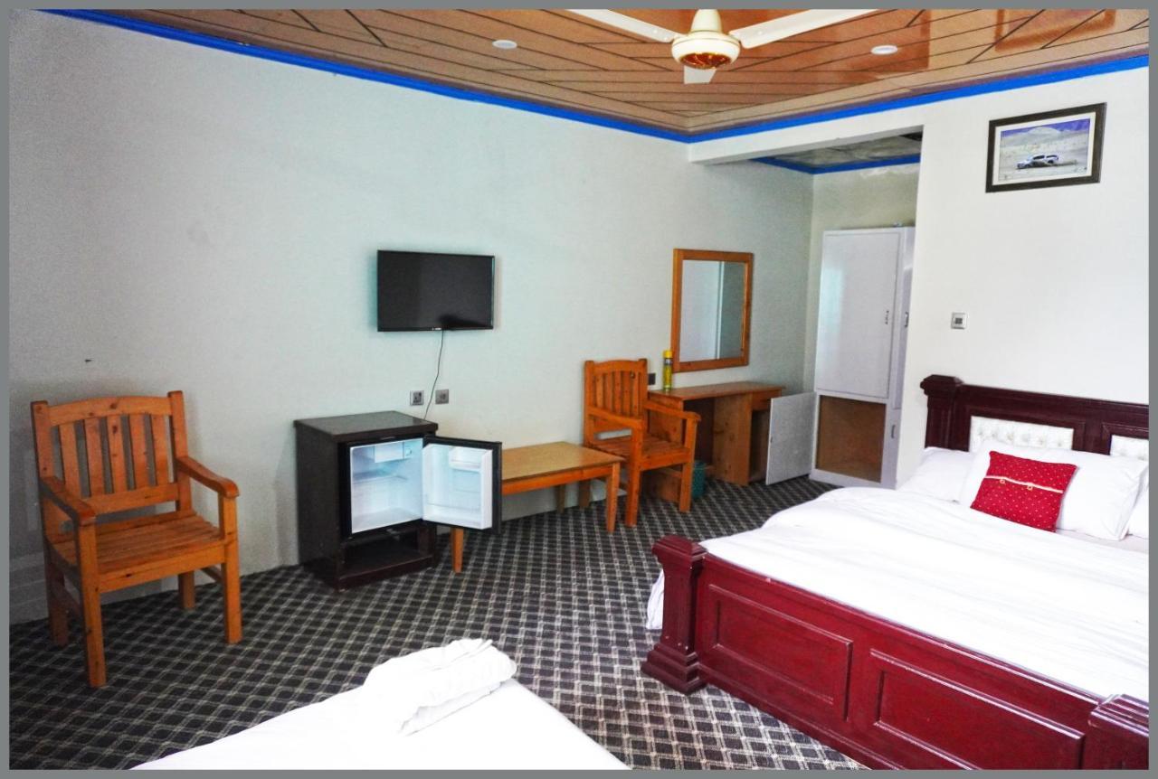 Hotel Mountain Lodge Skardu Exteriör bild