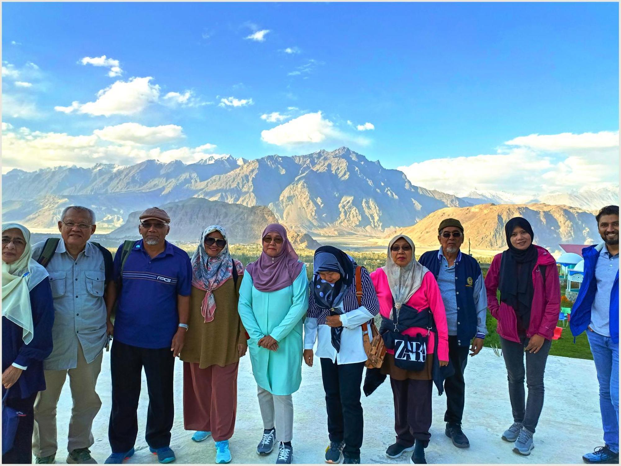 Hotel Mountain Lodge Skardu Exteriör bild