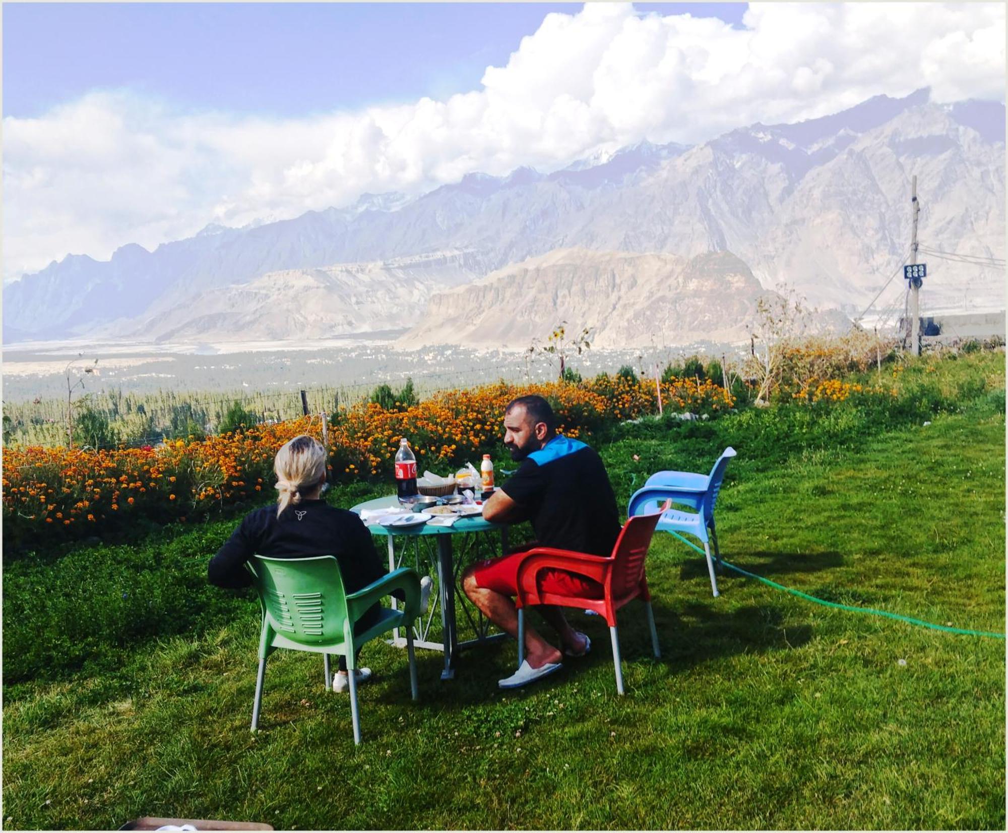 Hotel Mountain Lodge Skardu Exteriör bild