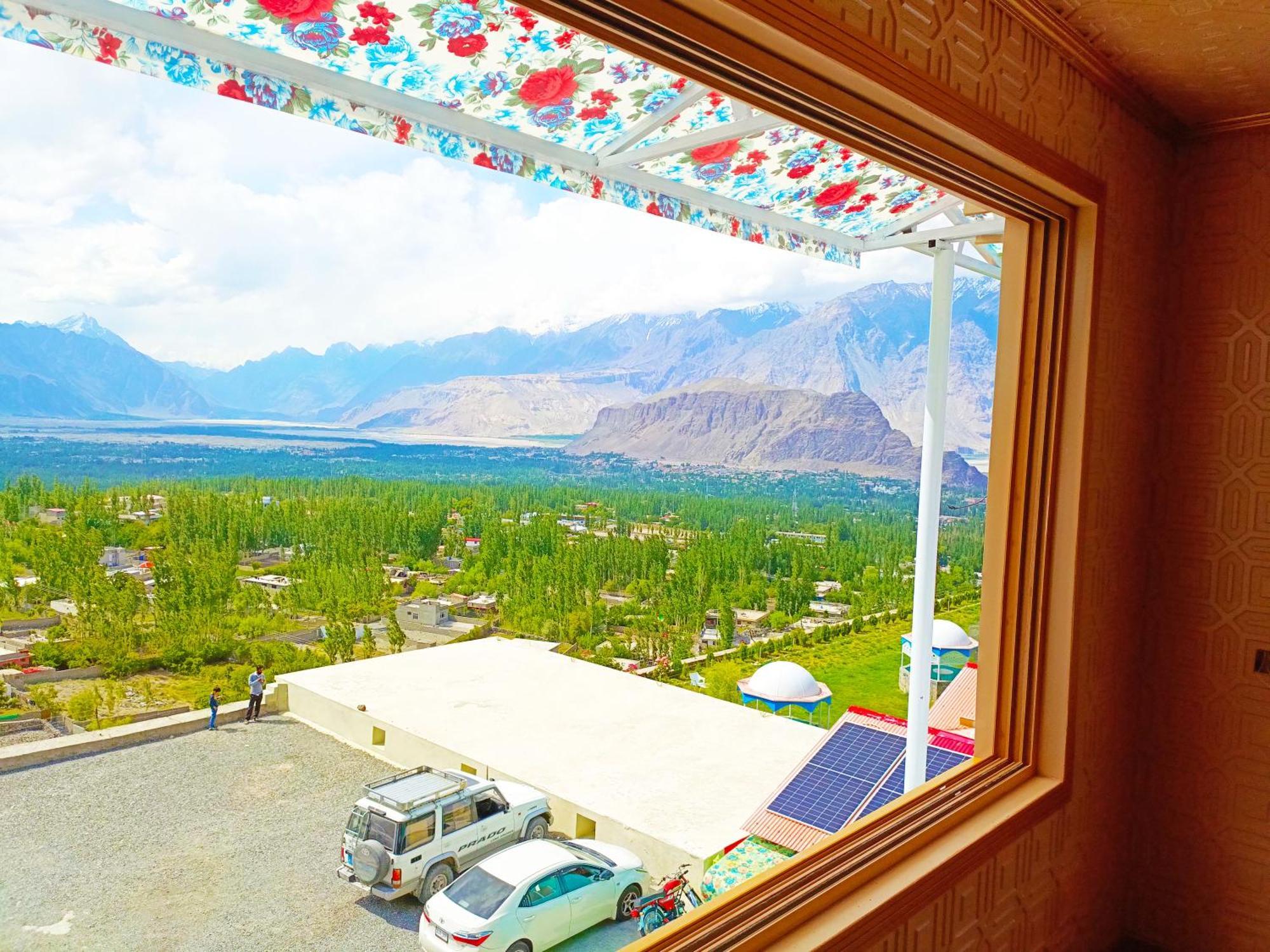 Hotel Mountain Lodge Skardu Exteriör bild