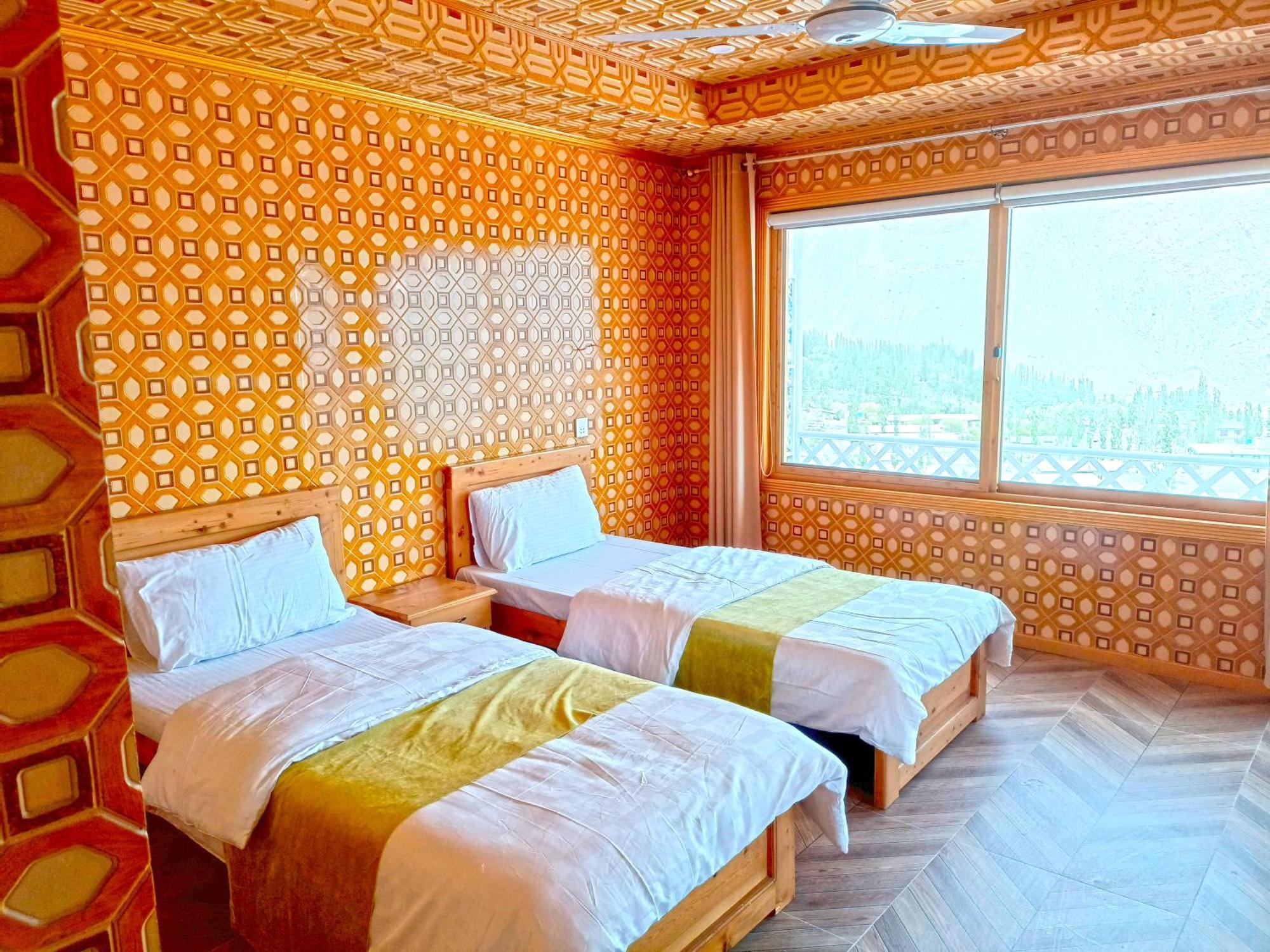 Hotel Mountain Lodge Skardu Exteriör bild