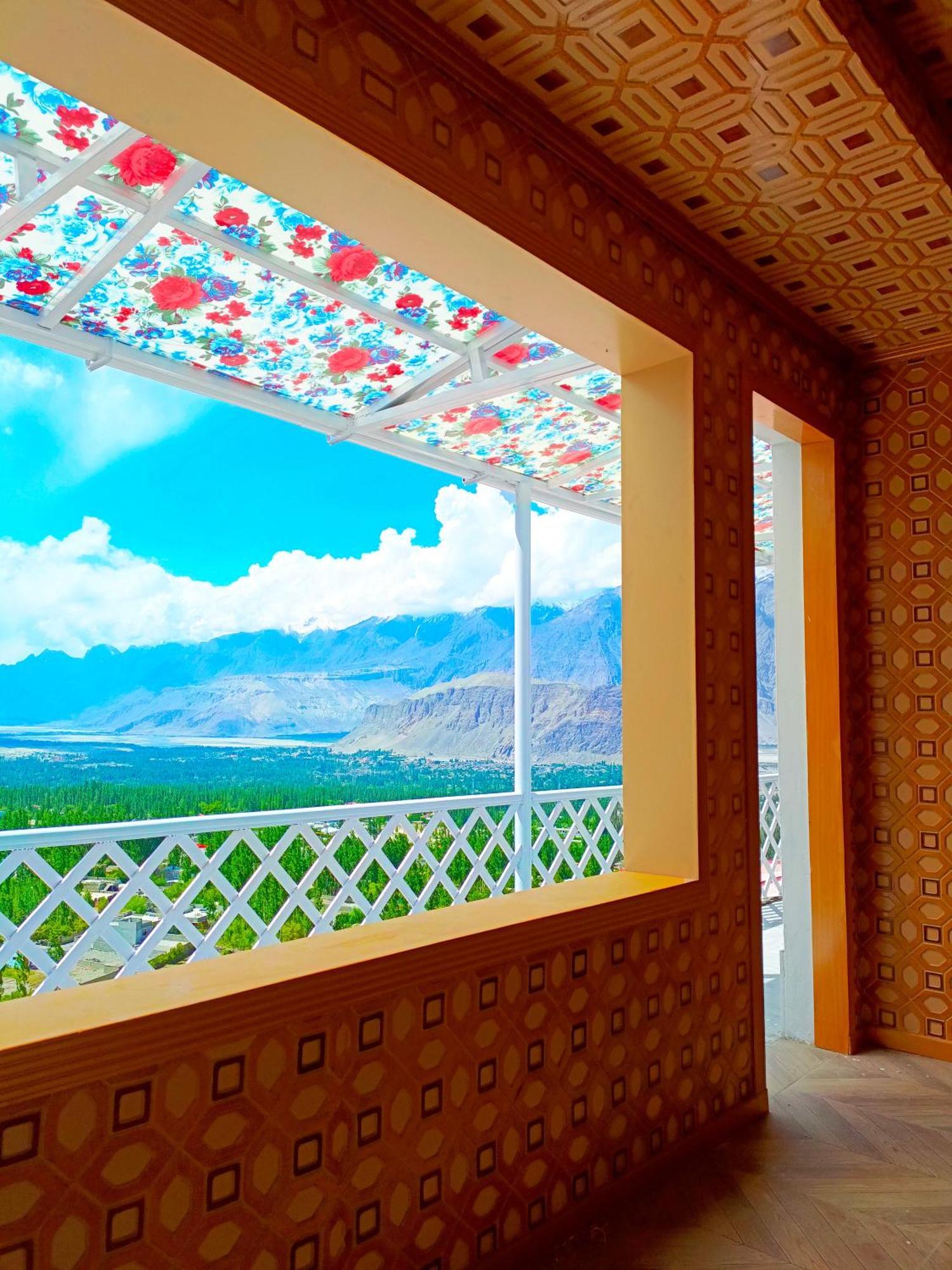 Hotel Mountain Lodge Skardu Exteriör bild