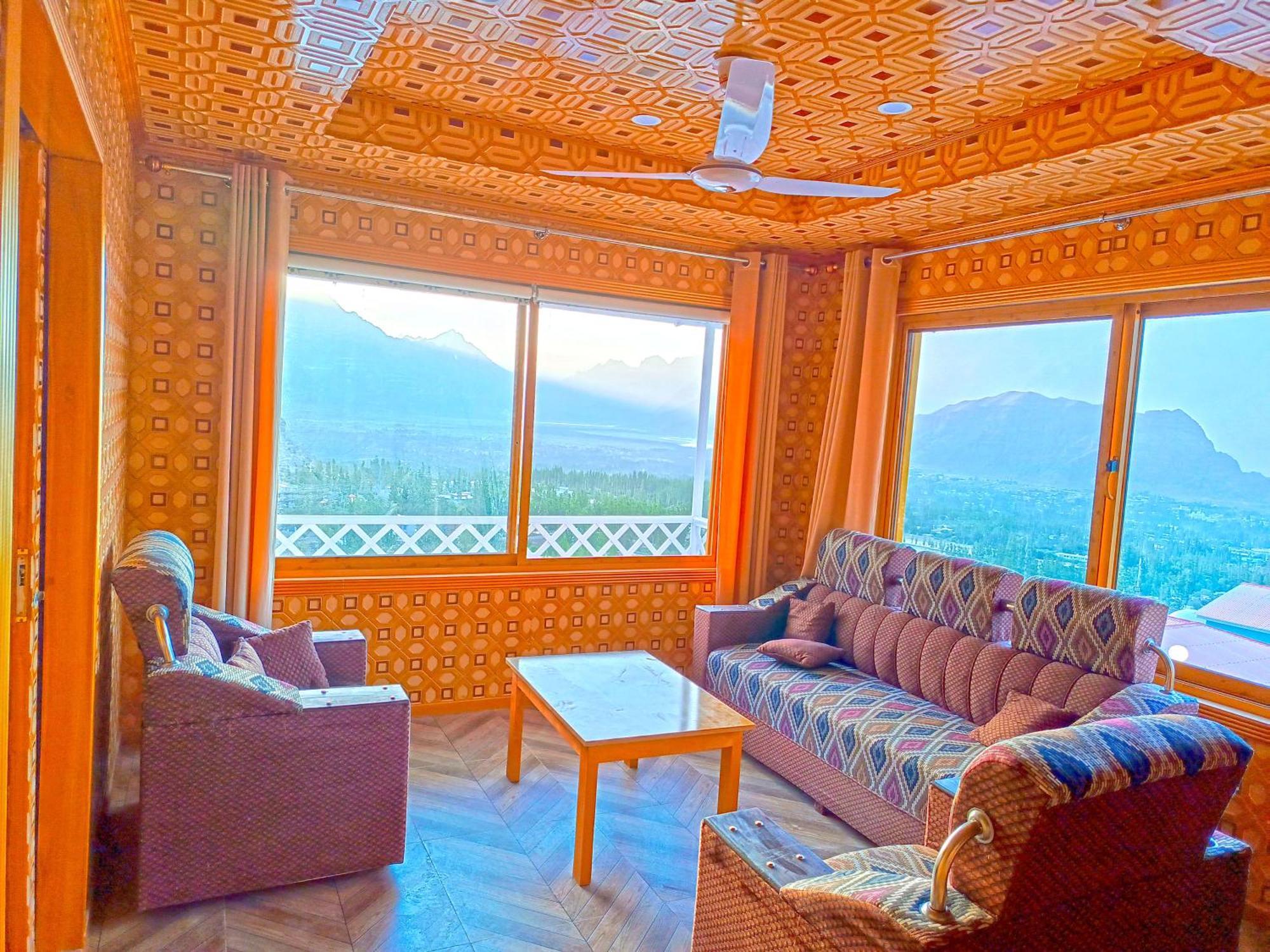 Hotel Mountain Lodge Skardu Exteriör bild