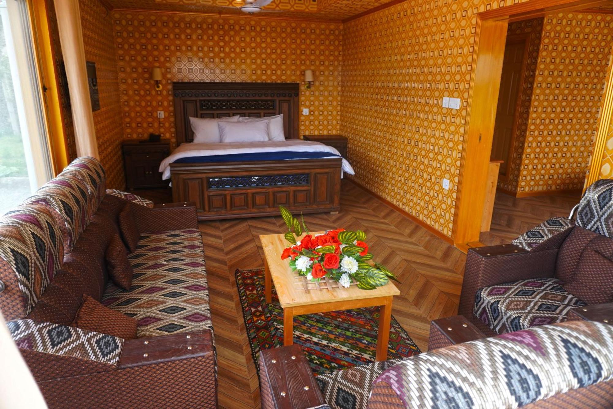 Hotel Mountain Lodge Skardu Exteriör bild