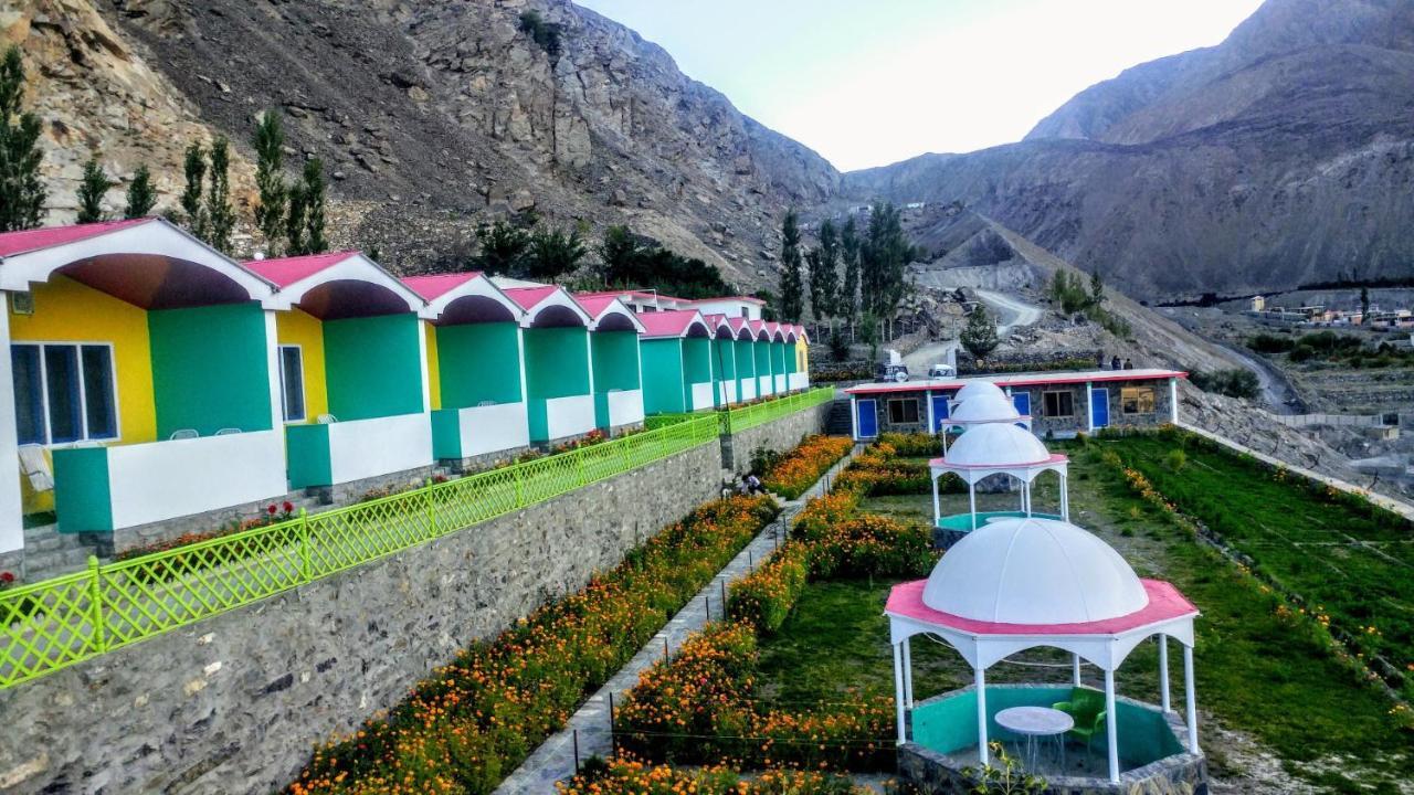 Hotel Mountain Lodge Skardu Exteriör bild